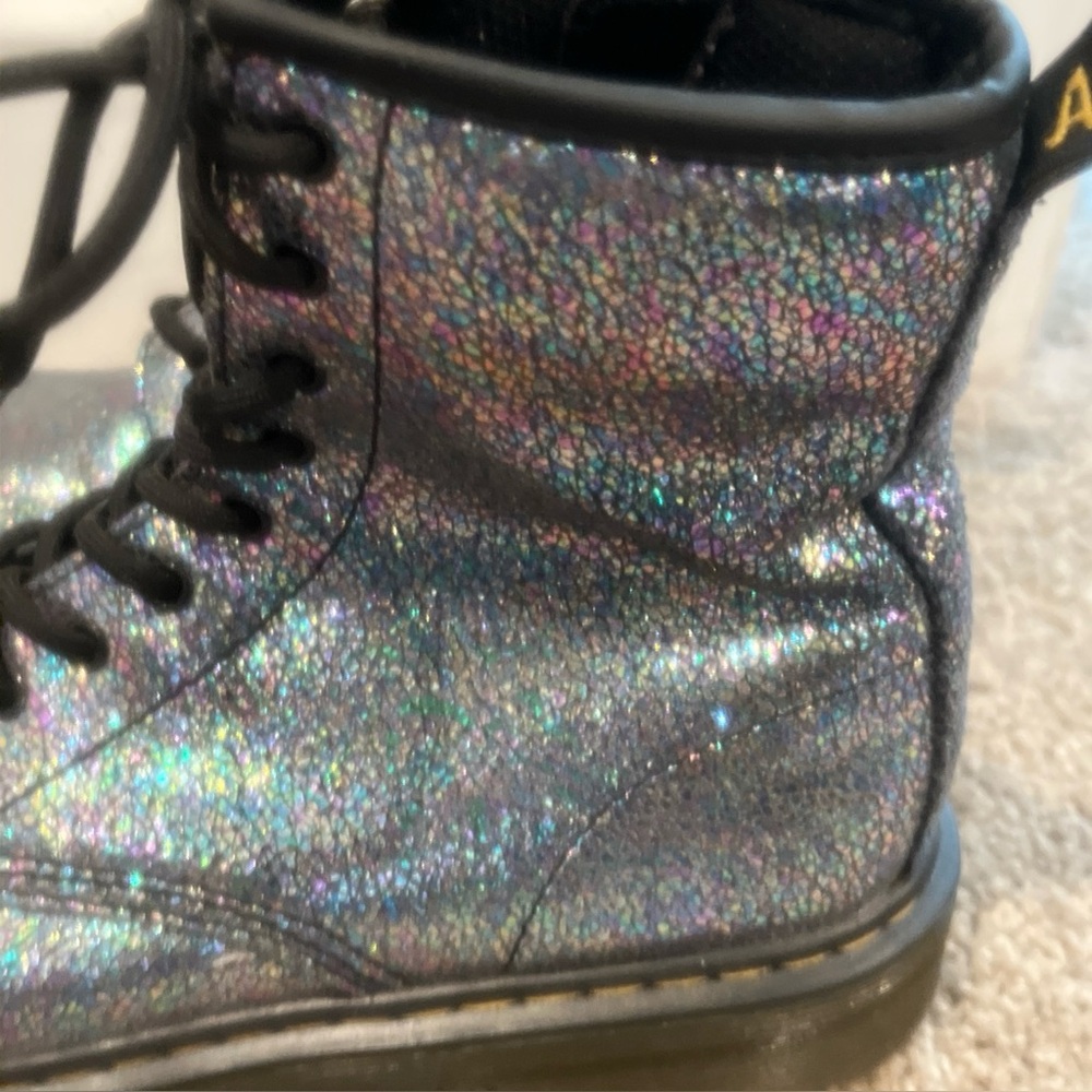 Girls/women Doc Martens Delaney boot UK 4 US 6 iridescent mermaid combat 8 eye - Picture 4 of 13